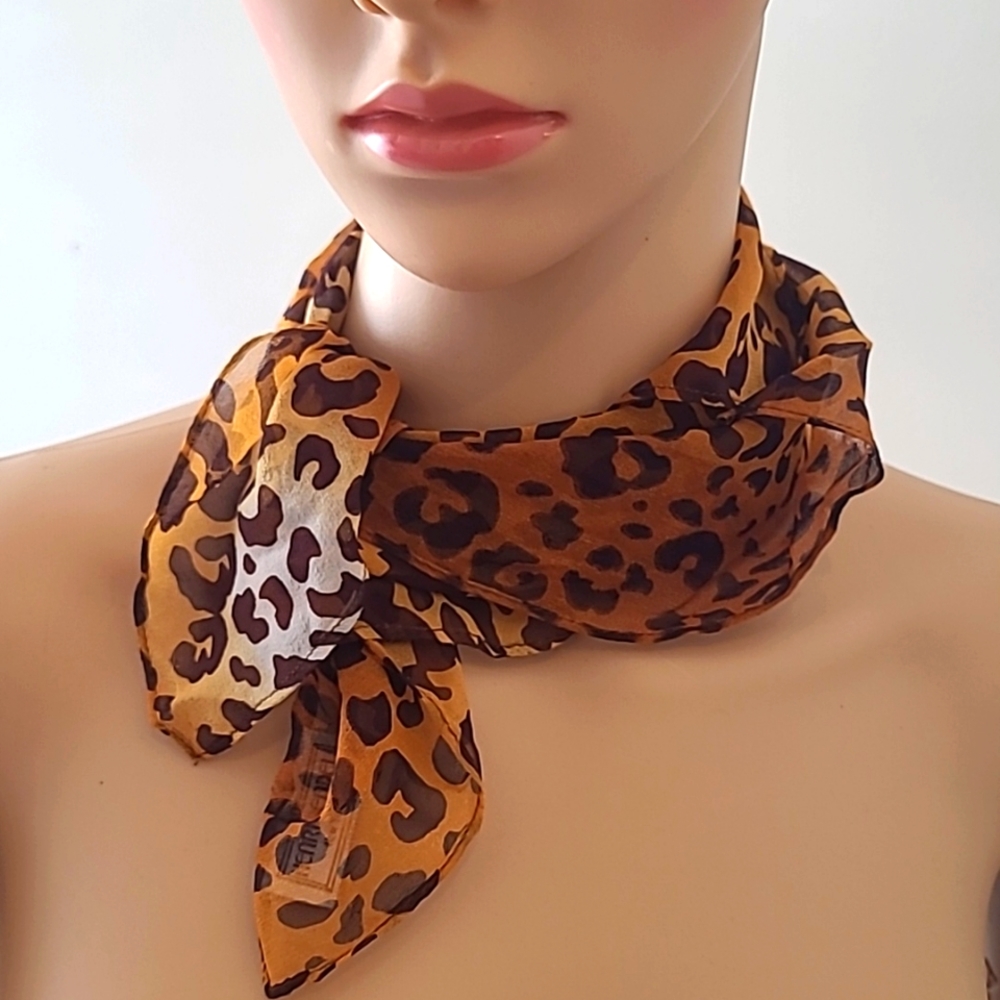 Henri Bendel Animal print square scarf - Picture 3 of 6